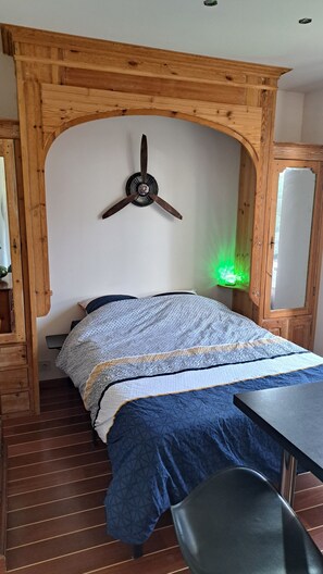 1 bedroom, bed sheets - Studio 70m from the water... (Trébeurden)