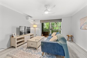 Apartment | Living area - Stylish Townhouse in Ascot With Modern Interiors (Brisbane)