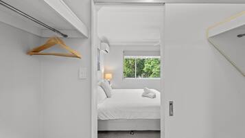 Apartment | 2 bedrooms, iron/ironing board, bed sheets