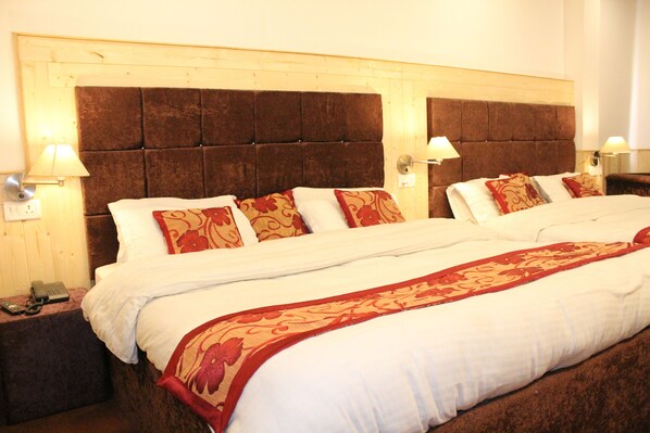 Unclassified image, 1 of 9, button - hotel yadu vilas (Phata)