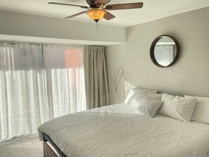 1 bedroom, iron/ironing board, WiFi, bed sheets - Lovely 1-bedroom condo near shops & dining! (Denver)
