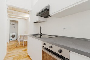Fridge, dishwasher - GuestHost - Modern mezzanine studio apartment of 30 m2, ideal for two people, located on the raised ground floor of a typical Milanese building (stairs to access the apartment).The property is located a stone's throw from the M1 Lima stop in a strategi (Milan)