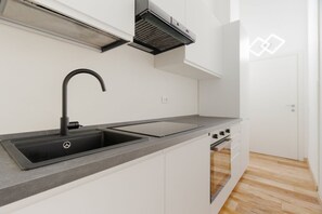 Fridge, dishwasher - GuestHost - Modern mezzanine studio apartment of 30 m2, ideal for two people, located on the raised ground floor of a typical Milanese building (stairs to access the apartment).The property is located a stone's throw from the M1 Lima stop in a strategi (Milan)