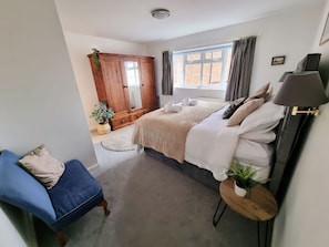 Cottage | 2 bedrooms, individually decorated, individually furnished, free WiFi