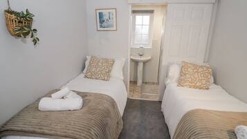 2 bedrooms, individually decorated, individually furnished, free WiFi