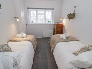 2 habitaciones, decoración personalizada y muebles diferentes 