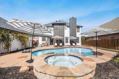 Elegant Pool House w/ Cinema and Games.