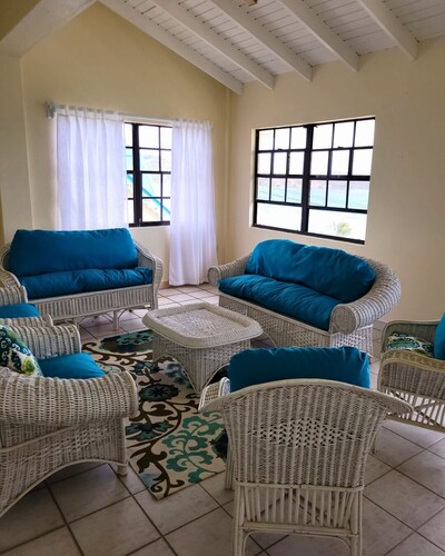 Taylor's Apartments 4, Bequia - Perfect for singles, couples & small families