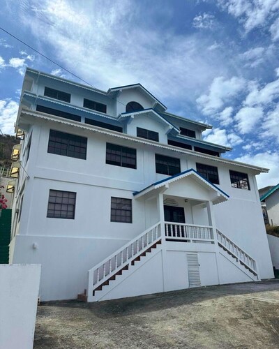 Taylor's Apartments 4, Bequia - Perfect for singles, couples & small families