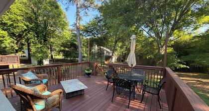 Quaint cottage walk to Historic downtown, restaurants and Silver Comet Trail
