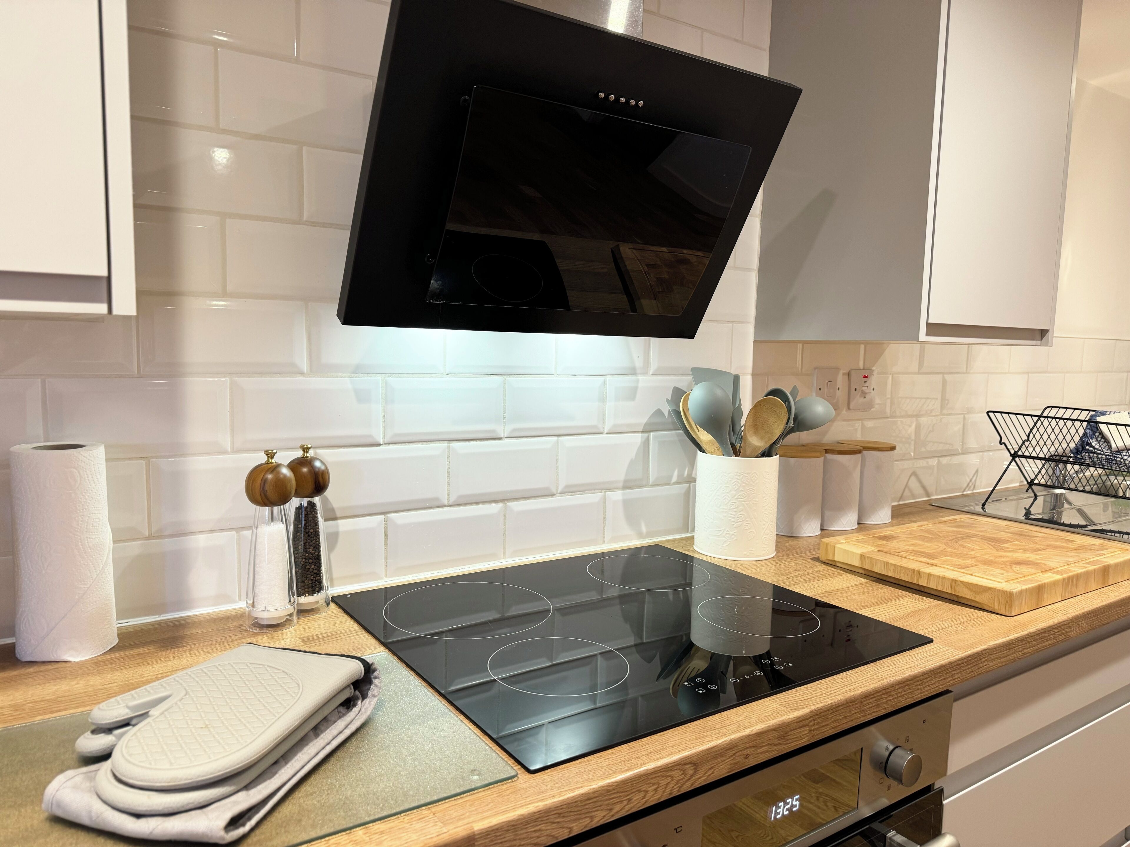 Microwave, oven, electric kettle, toaster
