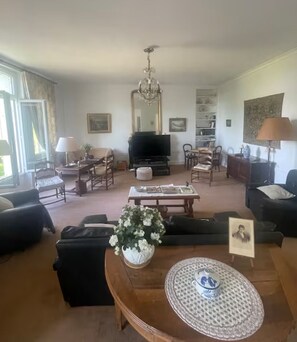 Living area - Charming country house - sleeps 8 (Pargnan)