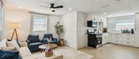 House, 4 Bedrooms, Garden View | Living area