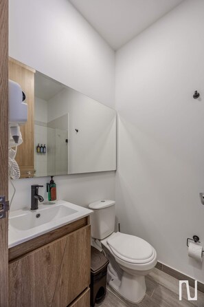 Shower, hair dryer, shampoo - NOK Stylish 1BR Apartment in Parque de la 93 (Bogotá)