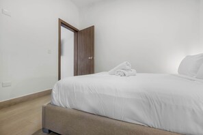 3 Schlafzimmer, Schreibtisch, Bügeleisen/Bügelbrett, WLAN