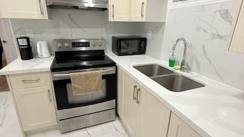 Micro-ondes, four, plaque de cuisson