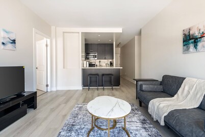 Convenient & Modern Premium 1BR Residence with Modern Kitchen & In-Unit Laundry.