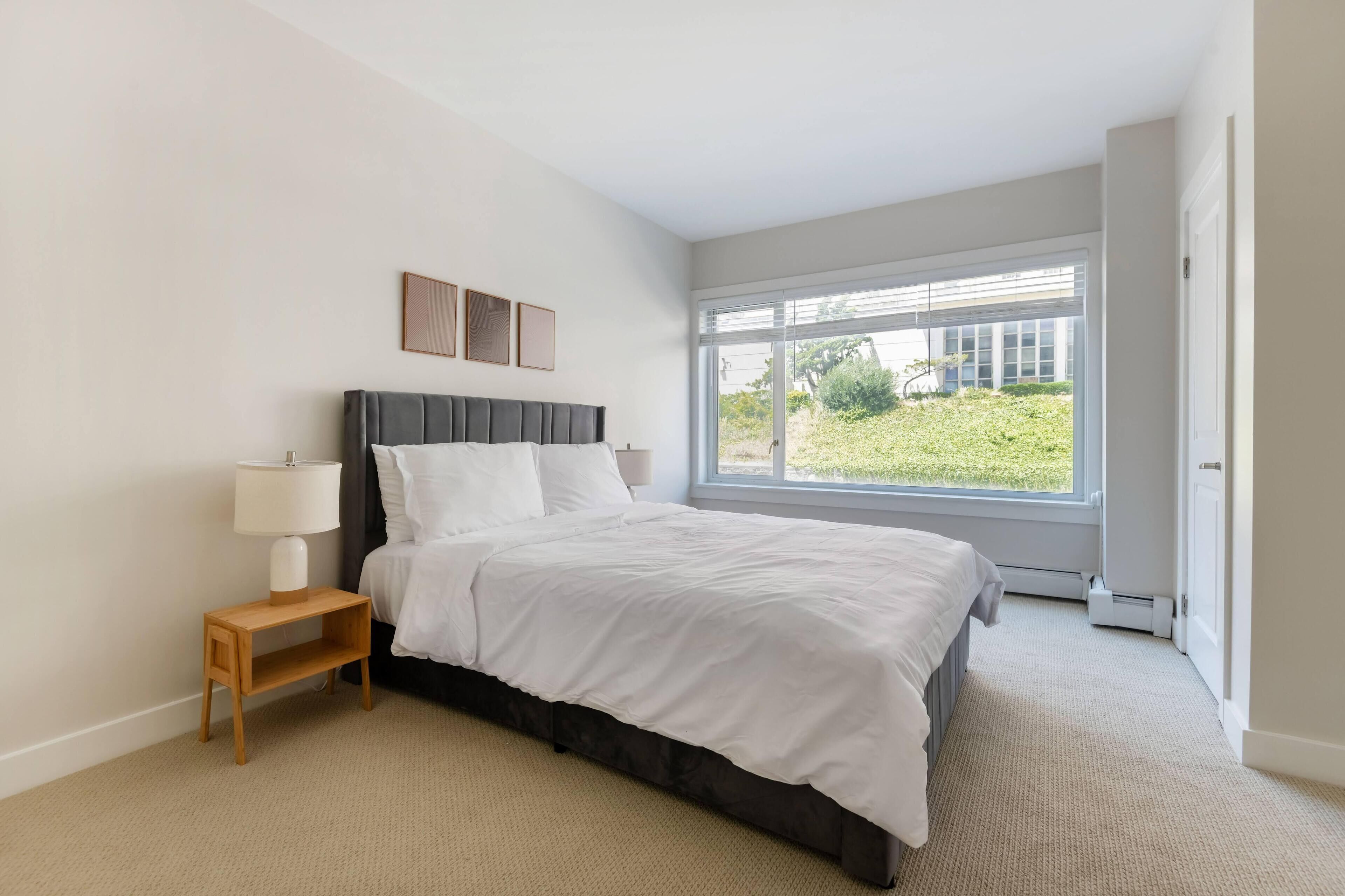 1 slaapkamer, een strijkplank/strijkijzer