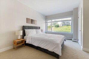 1 slaapkamer, een strijkplank/strijkijzer