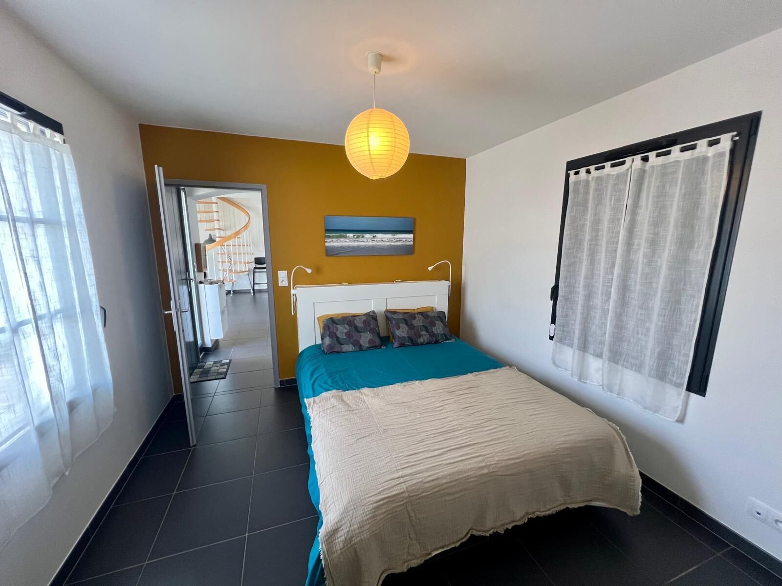 3 chambres, fer et planche à repasser, lit parapluie, accès Internet