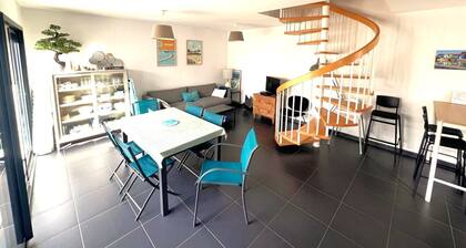 Bright house in the heart of the village-100m from the ocean-6people