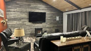 Televisión y chimenea