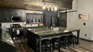 Micro-ondes, four, plaque de cuisson, lave-vaisselle