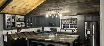 Lake Nokomis Elegant Home-Family Friendly