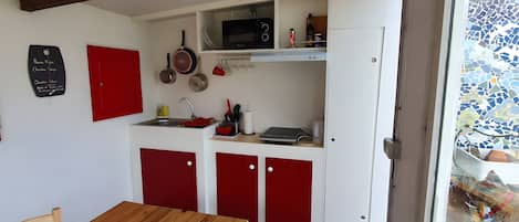 Fridge, microwave, stovetop, coffee/tea maker
