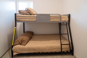 2 多间卧室、免费 WiFi、床单、轮椅无障碍