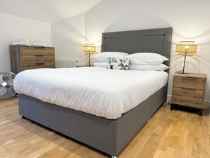 1 bedroom, iron/ironing board, Internet, bed sheets - Scandic House Apartments - Long Term Rental Available (Ulverston)