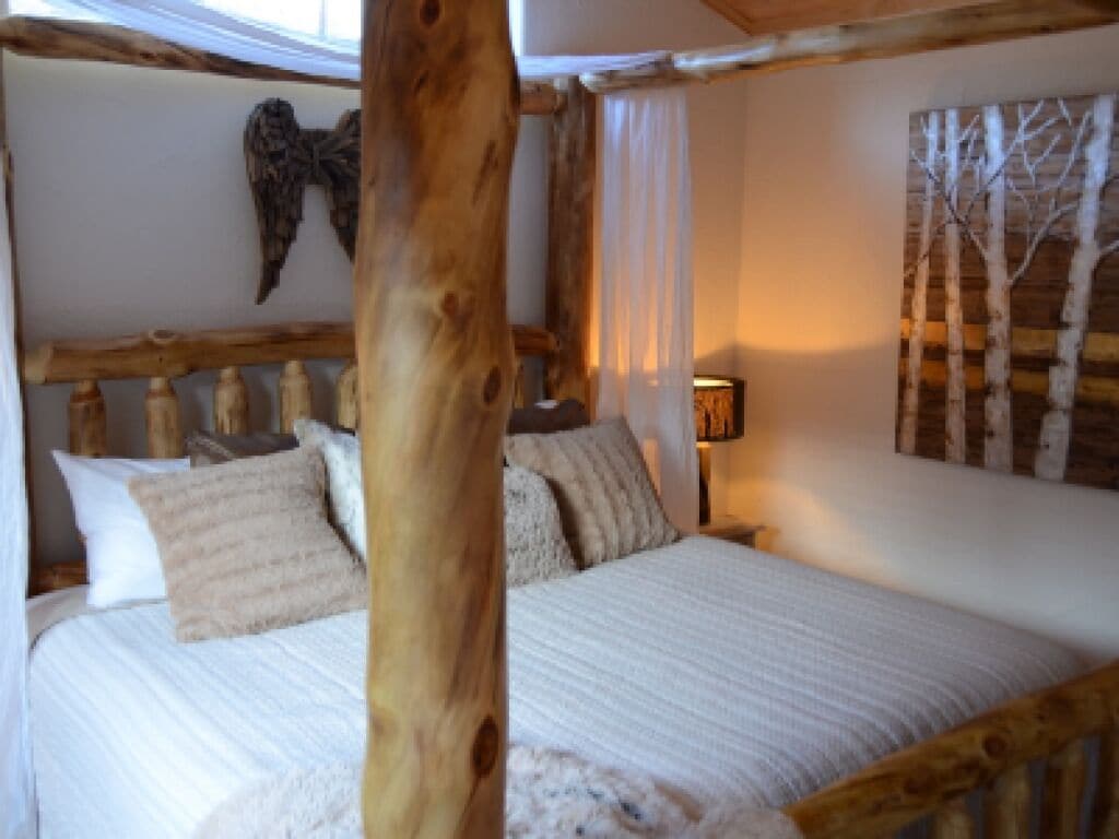 Superior Cabin, Private Bathroom, River View (DreamCatcher) | Free WiFi