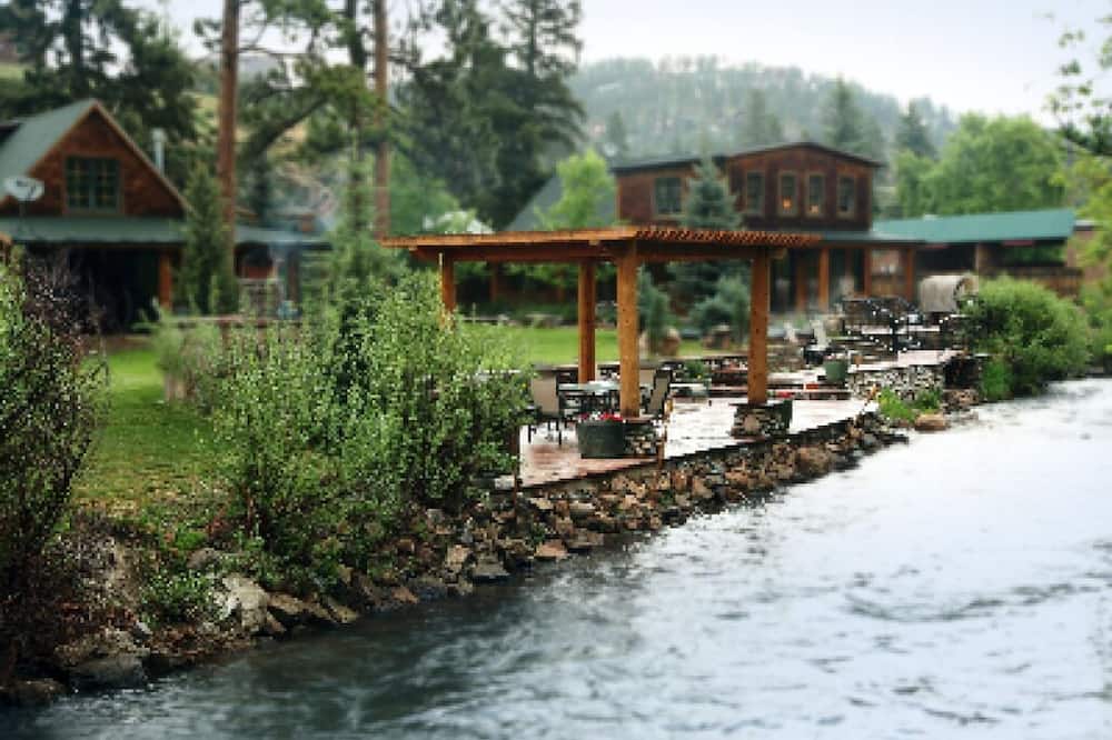 The Cabins at Country Road