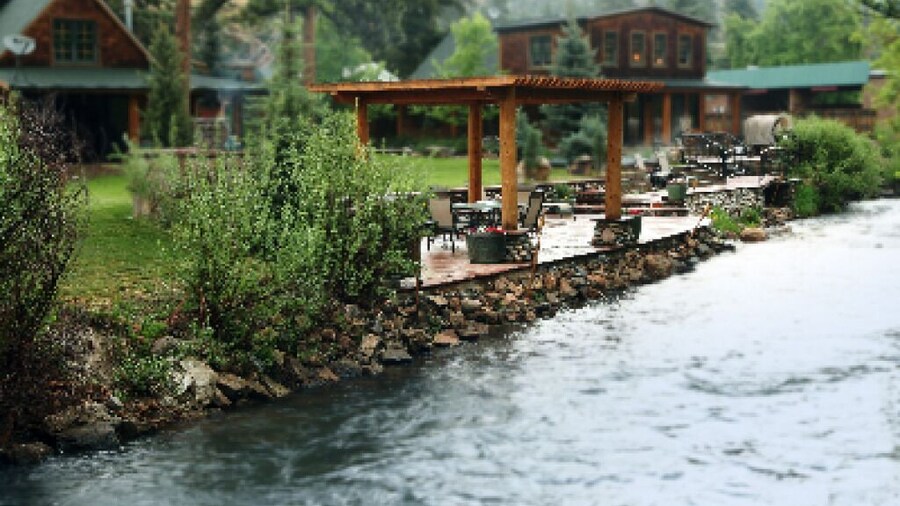 The Cabins at Country Road