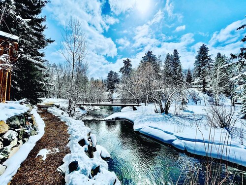The Cabins at Country Road