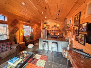 Luksusmökki, jokinäköala