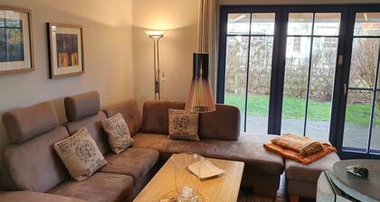 Windroos a family-friendly vacation home, in a quiet side street
