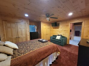 3 bedrooms, iron/ironing board, bed sheets