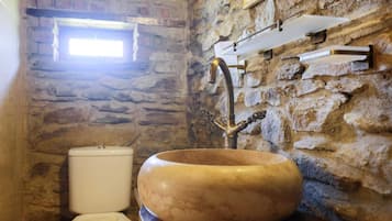 Comfort Suite, Courtyard View | Bathroom