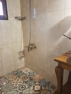 Habitación doble Confort, vista al jardín | Wifi gratis