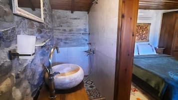 Suite Confort, vistas al patio | Wifi gratis