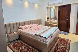 2 habitaciones, tabla de planchar con plancha, wifi y ropa de cama 