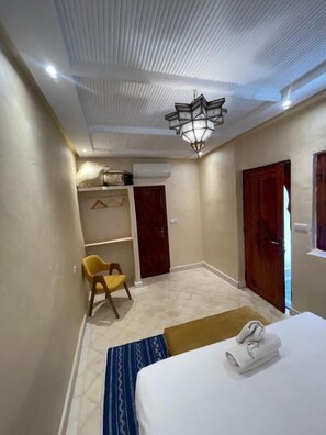 Kahden hengen deluxe-huone (yksi tai kaksi sänkyä), parveke, kaupunkinäköala | Sisätilat