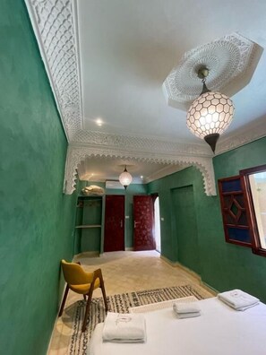 Äänieristys, silitysrauta/-lauta, ilmainen Wi-Fi