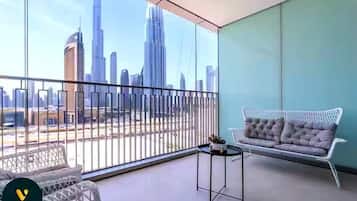 Appartement luxueux, balcon, vue sur la ville | Balcon