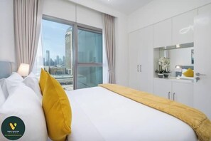 Luxury Apartment, Balcony, City View | Egyptian cotton sheets, premium bedding, in-room safe - Vogue | Downtown with Direct Access to Dubai Mall (Dubai)