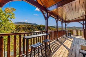 Property grounds - Sleeps 30: Amazing Views! Perfect for Groups! (Gatlinburg)