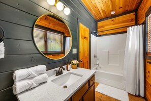 Shower, towels - Sleeps 30: Amazing Views! Perfect for Groups! (Gatlinburg)