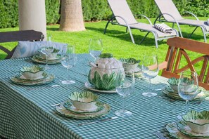 Outdoor dining - Cubo's Casa Los Nebrales & Private Pool Private and communal pool / Air conditioning / Free Wi-Fi (Coín)