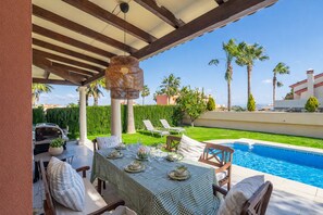 Outdoor dining - Cubo's Casa Los Nebrales & Private Pool Private and communal pool / Air conditioning / Free Wi-Fi (Coín)